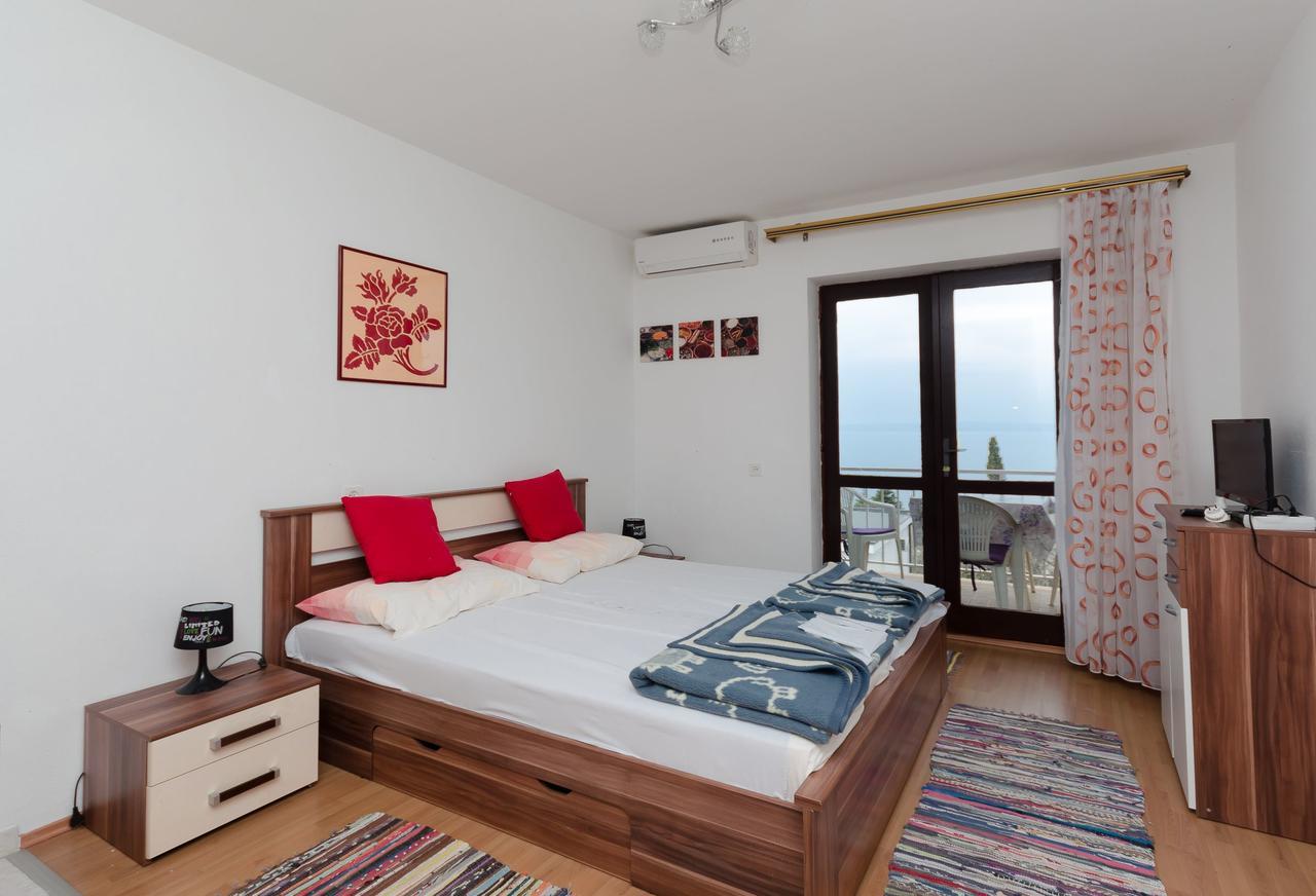 Apartments And Room Luka Klenovica Eksteriør bilde